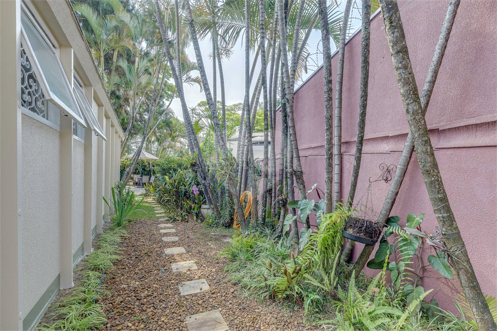 Casa Térrea à venda com 3 quartos, sendo 1 suíte,  em Chácara Monte Alegre, São Paulo, SP