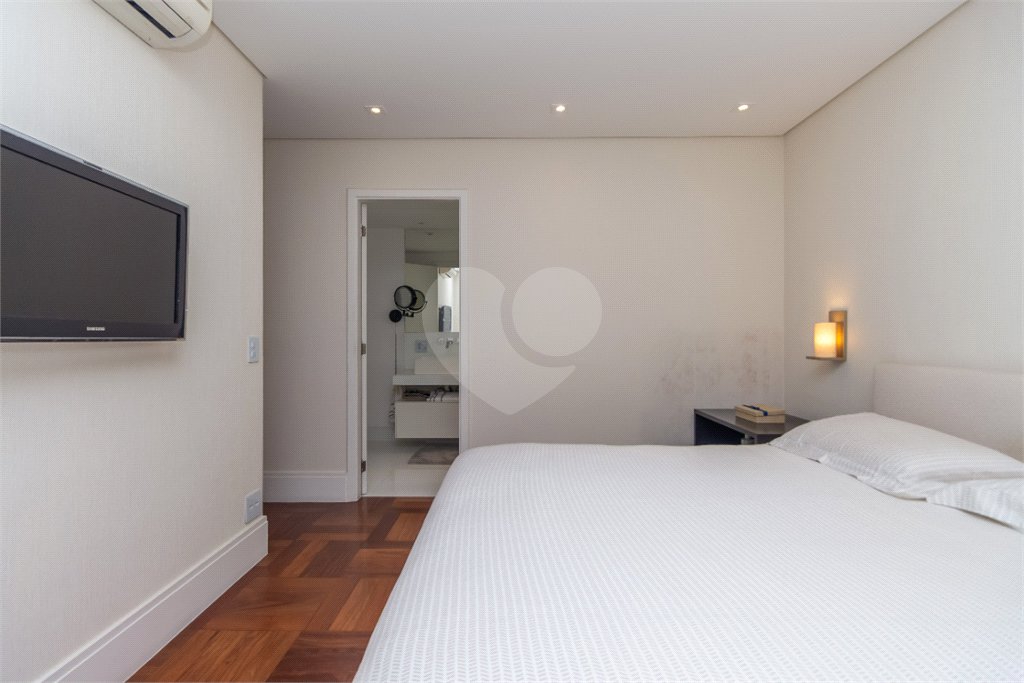 Apartamento à venda com 4 suítes em Campo Belo, São Paulo, SP