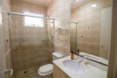 Casa à venda com 4 quartos, sendo 3 suítes, no condomínio Residencial Sans Souci, São Paulo - SP