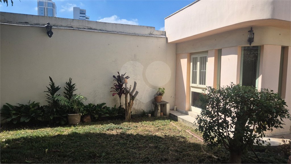 Casa à venda com 4 quartos, sendo 3 suítes,  no condomínio Chácara das Rosas, São Paulo - SP