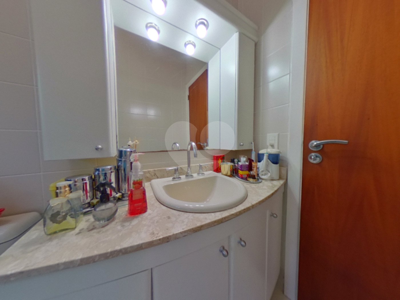 Casa à venda com 3 suítes no condomínio Itatinga I, São Paulo - SP