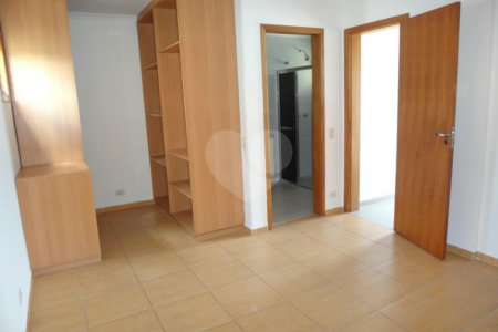 Casa à venda ou para alugar com 4 quartos, sendo 2 suítes, no condomínio Vila Hípica, São Paulo - SP