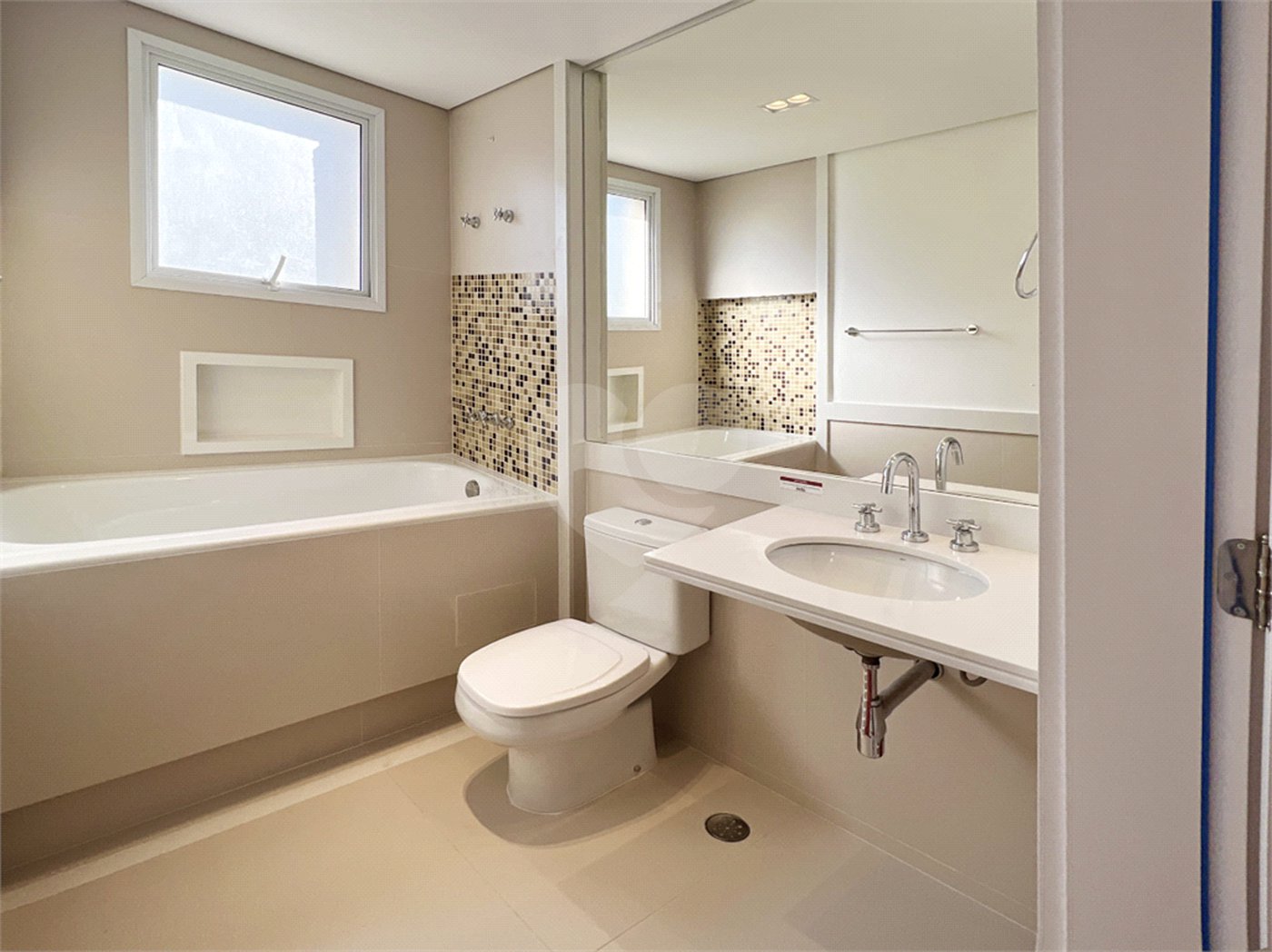 Apartamento à venda com 3 suítes em Vila Romana, São Paulo, SP