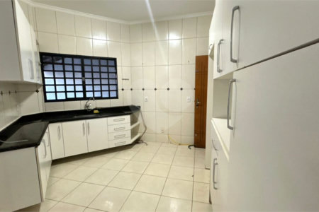 Casa à venda com 3 quartos, sendo 1 suíte,  em Ipê, Três Lagoas, MS