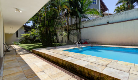Casa Térrea à venda com 5 quartos, sendo 4 suítes,  em Interlagos, São Paulo, SP