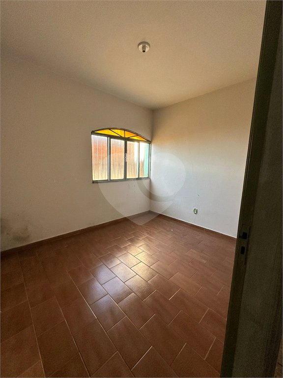 Casa à venda com 4 quartos, sendo 1 suíte,  em Jardim Estoril, Ponta Porã, MS