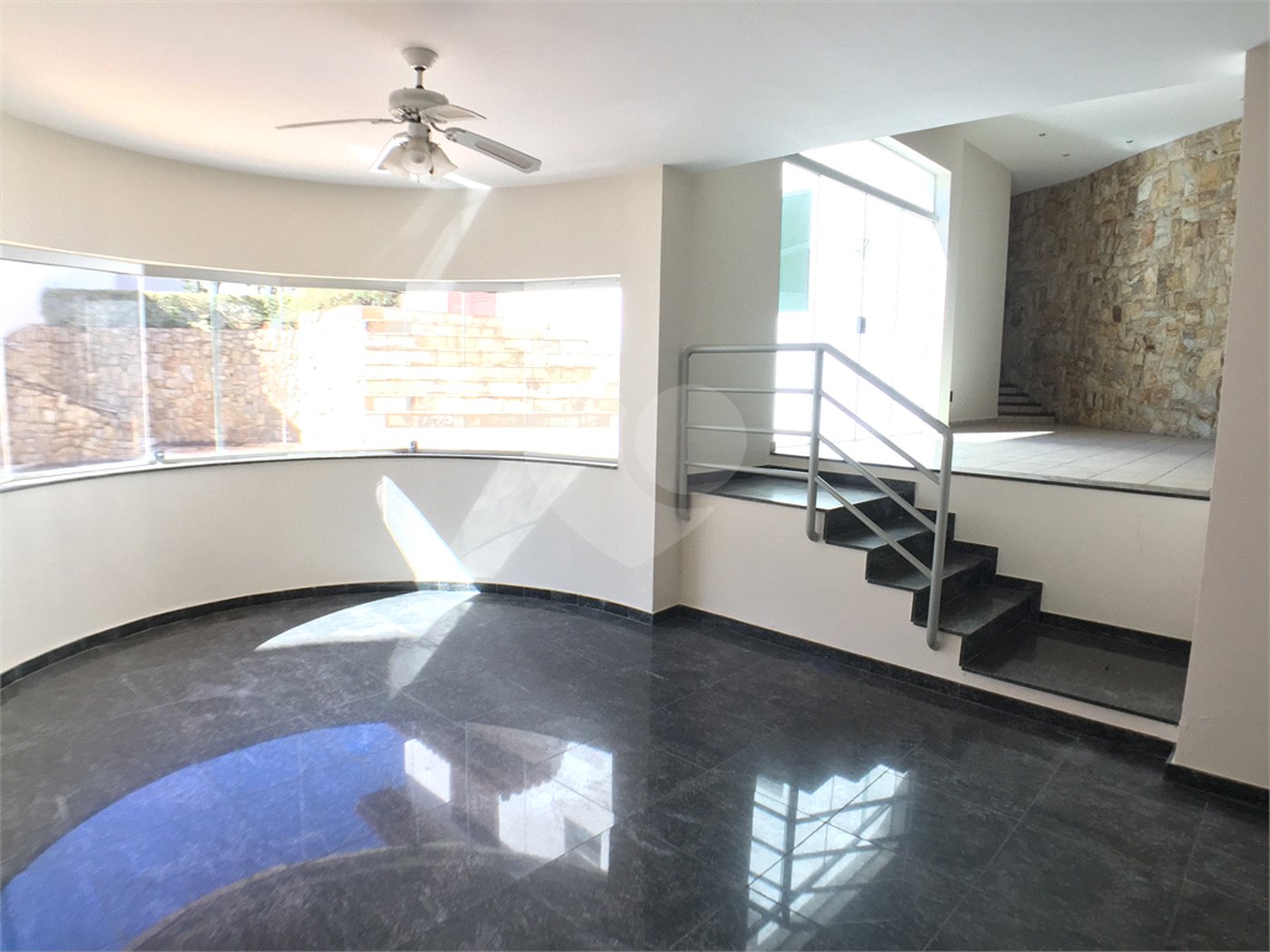 Casa à venda com 4 suítes no condomínio Estância Marambaia, Vinhedo - SP