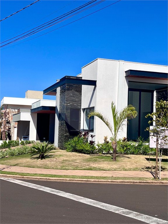 Casa à venda com 3 suítes em Residencial Village Damha III, Araraquara, SP