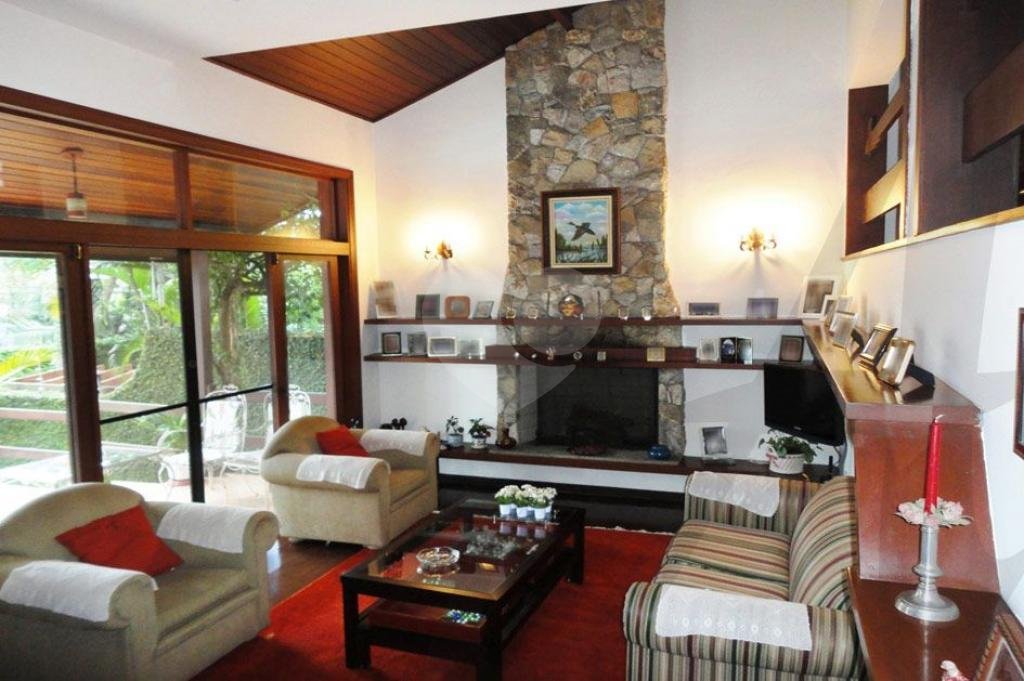 Casa à venda com 6 quartos, sendo 3 suítes, em Morumbi, São Paulo, SP