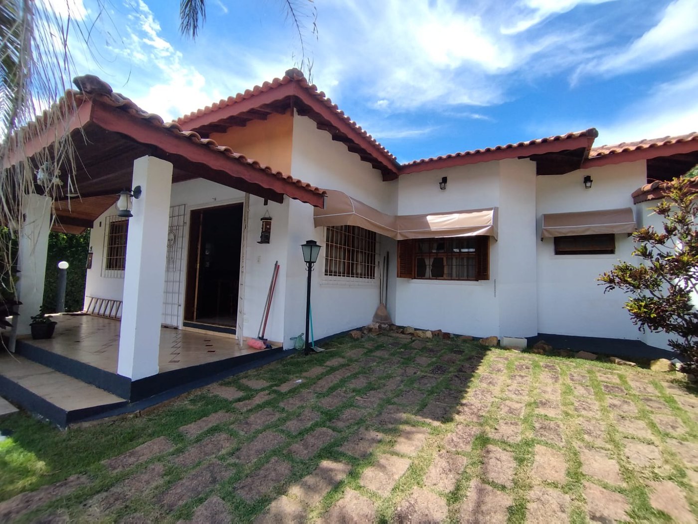 Casa à venda com 3 quartos, sendo 1 suíte, no condomínio Outeiro Das Flores, Itupeva - SP