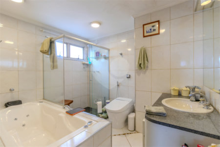 Apartamento à venda com 4 quartos, sendo 1 suíte, em Chácara Santo Antônio, São Paulo, SP