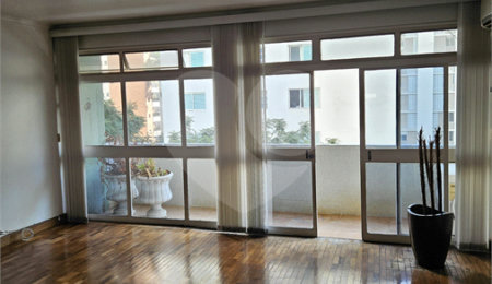 Apartamento à venda com 3 quartos, sendo 1 suíte, em Itaim Bibi, São Paulo, SP