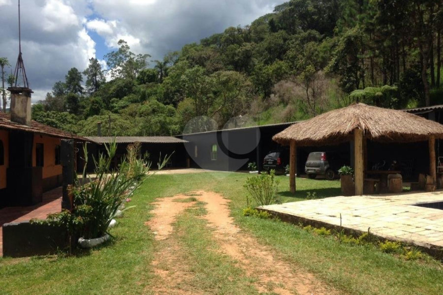 Casa à venda com 6 quartos, sendo 2 suítes,  em Roseira, Mairiporã, SP