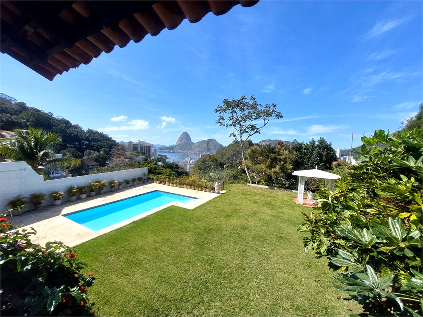 Casa à venda com 3 quartos, sendo 1 suíte, em Botafogo, Rio de Janeiro, RJ