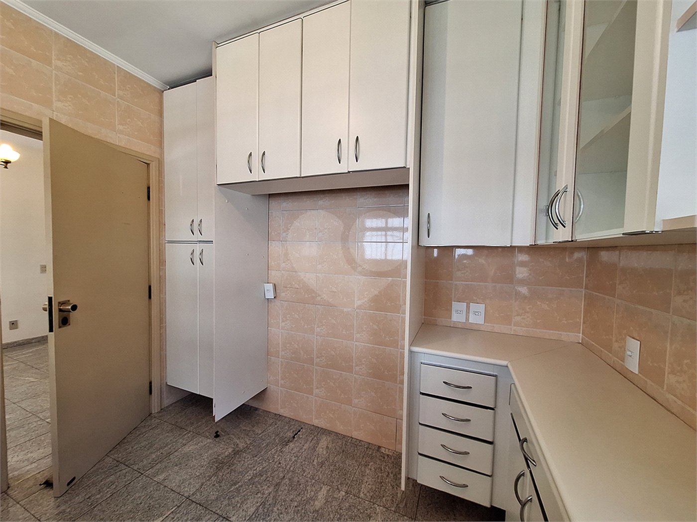 Casa à venda ou para alugar com 4 quartos, sendo 2 suítes,  em Santa Rosa, Vinhedo, SP