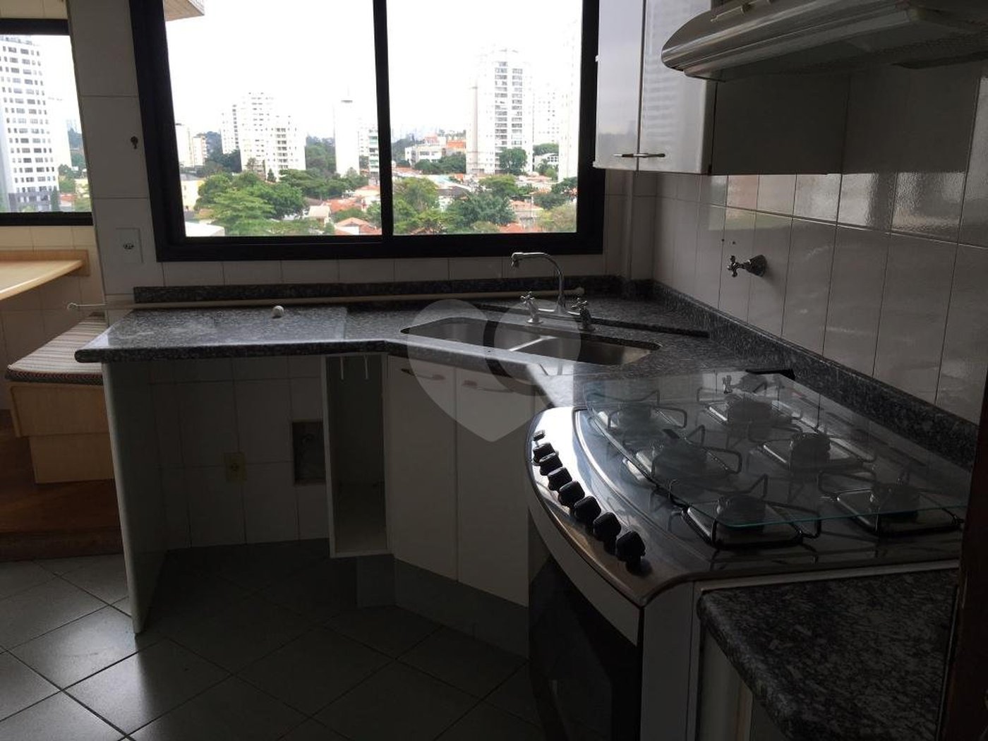 Apartamento à venda com 3 quartos, sendo 1 suíte,  em Santo Amaro, São Paulo, SP