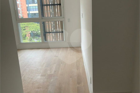 Apartamento à venda com 3 suítes em Moema, São Paulo, SP