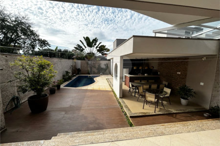 Casa à venda com 4 quartos, sendo 3 suítes,  em Vila Oliveira, Mogi das Cruzes, SP