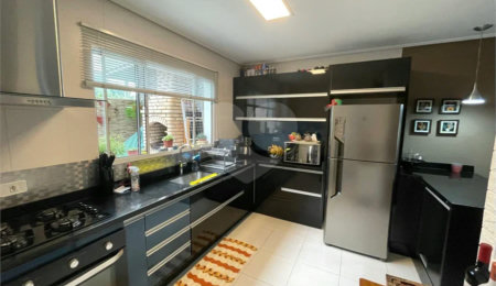 Casa à venda com 2 suítes no condomínio Cotia, Cotia - SP