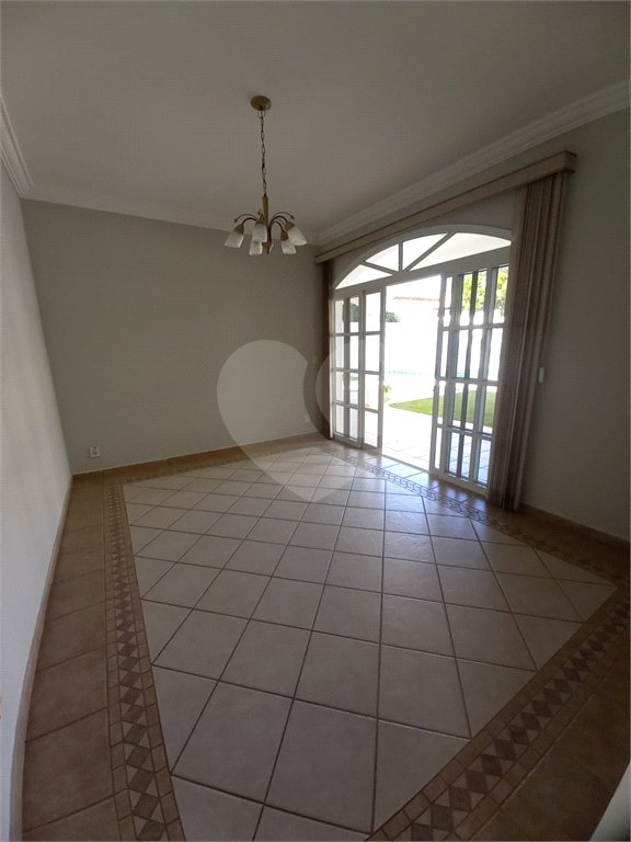 Casa à venda com 5 quartos, sendo 3 suítes, no condomínio Vinhas da Vista Alegre - Lado Sede, Vinhedo - SP
