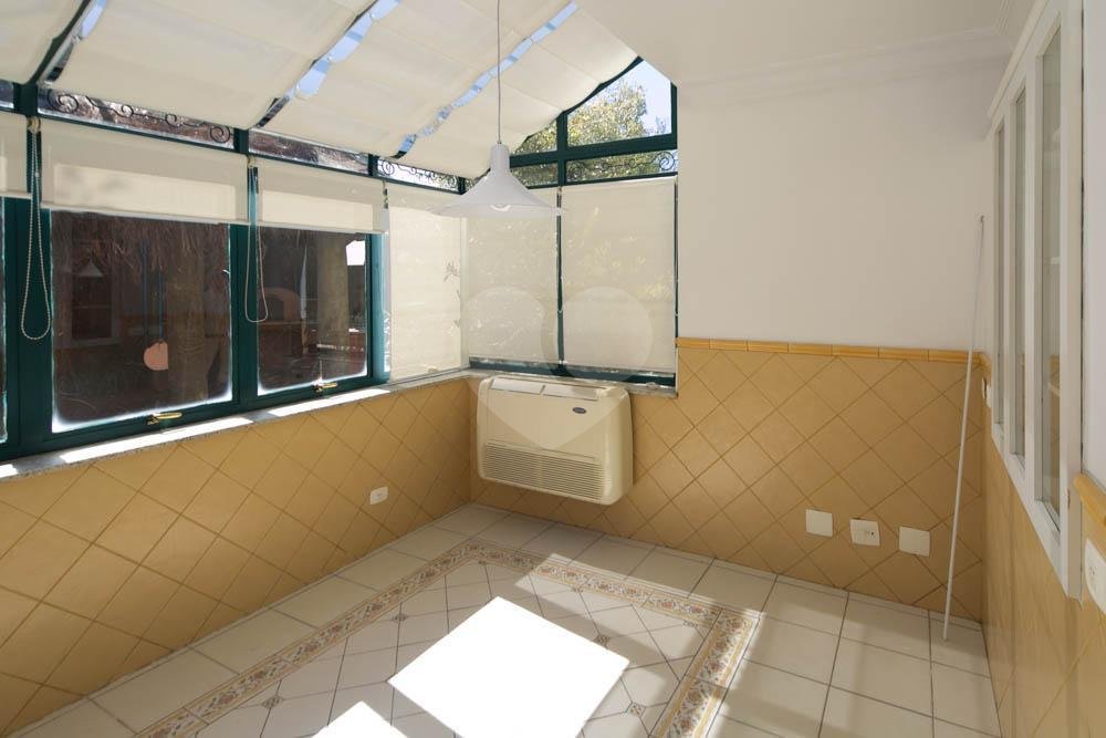 Casa à venda com 4 suítes no condomínio Jardim das Azaléias, São Paulo - SP