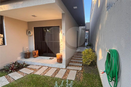 Casa à venda com 3 quartos, sendo 2 suítes, no condomínio Recanto das Palmeiras, Rio de Janeiro - RJ