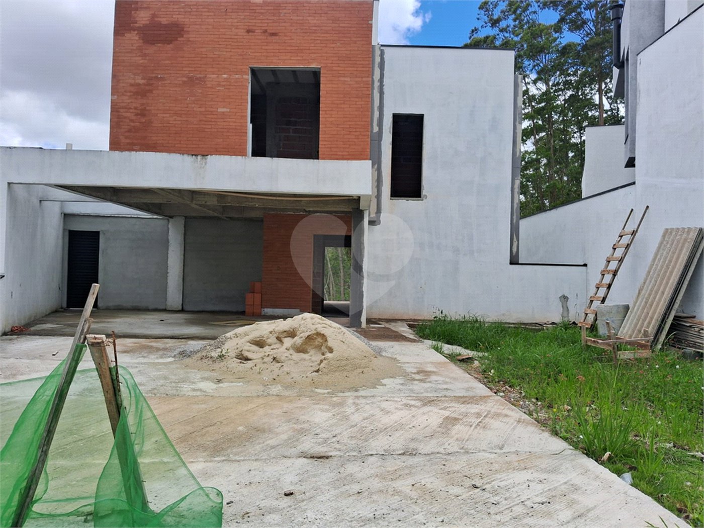 Casa à venda com 3 quartos, sendo 1 suíte, no condomínio Mosaico da Serra, Mogi das Cruzes - SP