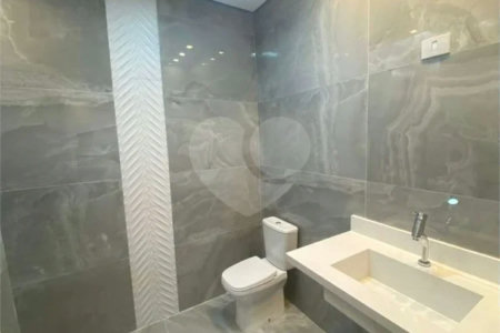 Casa à venda no bairro Dos Casa, em São Bernardo do Campo, com 280 m², 4 dormitórios, 3 suítes, 4 vagas, hidromassagem e fácil acesso às principais rodovias.