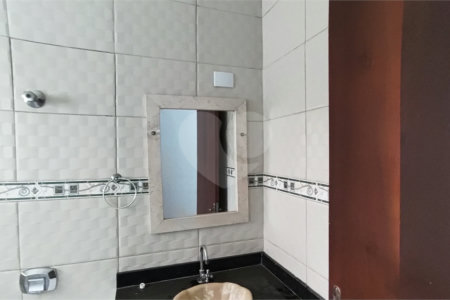 Linda casa em condomínio fechado com 2 Dormitórios.