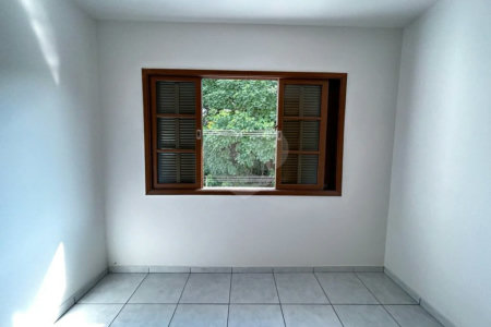 SOBRADO PARA LOCAÇÃO NO PARQUE DOMINGOS COM 03 DORM 01 SUITE 02 VAGAS DE GARAGEM