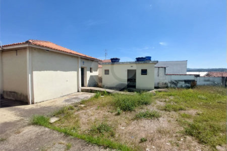 Casa Comercial com 4 salões à venda - Centro | Atibaia