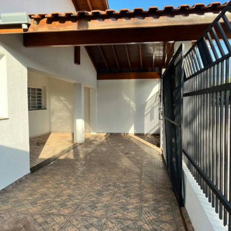 Casa para alugar com 4 quartos, sendo 2 suítes, no Centro, Três Lagoas, MS