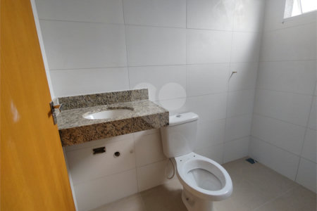 Casa térrea em Atibaia com 3 suítes, sala 2 ambientes, 2 vagas garagem, excelente localização, pronta para morar