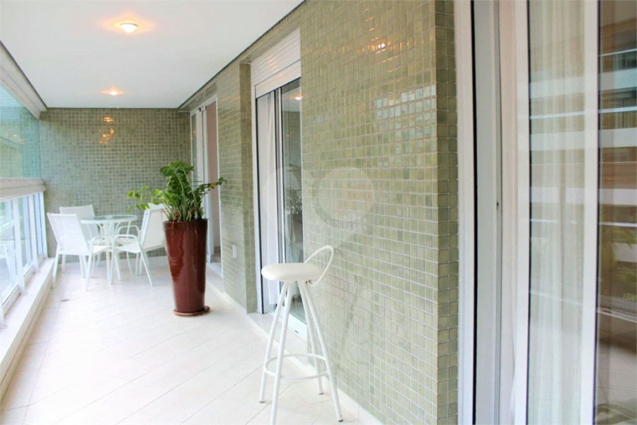 Apartamento à venda com 2 quartos, sendo 1 suíte, em Riviera de São Lourenço, Bertioga, SP