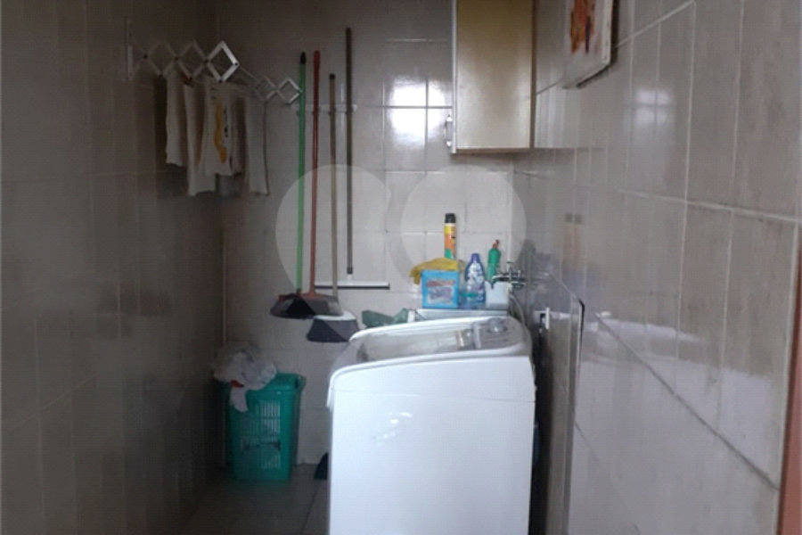 Casa com salão adjacente gerando renda!