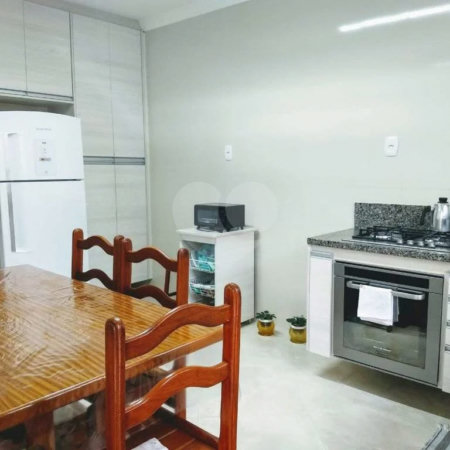 CASA TÉRREA À VENDA NA MOOCA - COM PORTEIRA FECHADA.