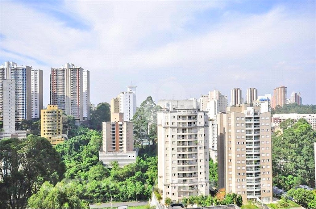 Apartamento com 3 Quartos à Venda, 190,56 m² por R$ 750.000