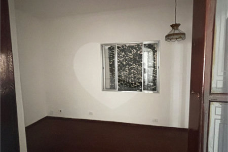 Casa com 70m², 3 dormitórios, sendo 1 suíte, 4 vagas, à venda no bairro do Ipiranga.