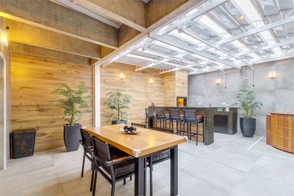 Casa à venda com 4 quartos, sendo 2 suítes, no condomínio Residencial Vila Lagos, São Paulo - SP