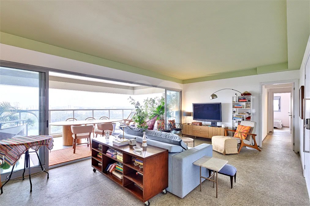 Apartamento com 155m² pronto para morar com 03 suítes e 02 vagas no Jardim Marajoara.
