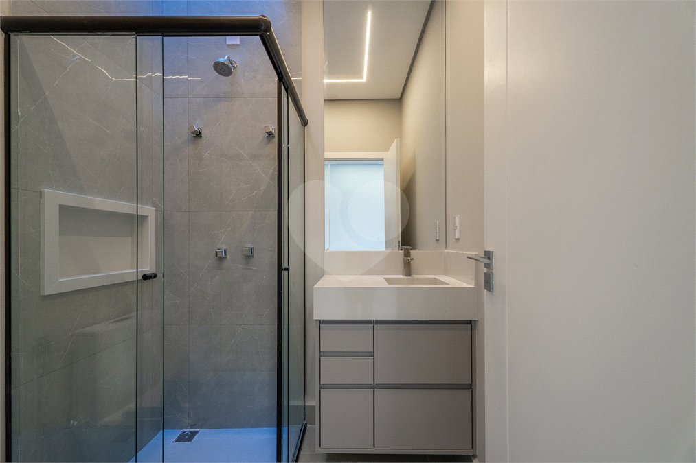 Indaiatuba - SP - Condominio Dona Lucilla - Valor R$2.295.000,00 - 3 suítes + escritório + lavabo - Terreno: 300m2 - Construção: 188m2 - Diferenciais - Móveis planejados no escritório, sala de TV, lavabo, cozinha, área gourmet, lavanderia, banheiros e closet - Ar condicionado em todos os ambie