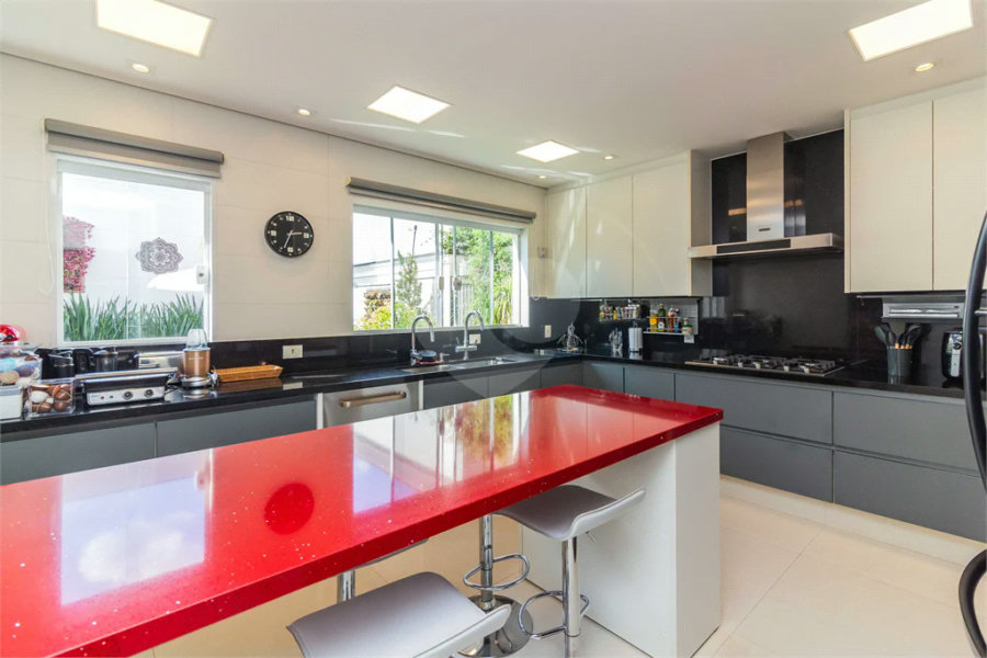 Casa em condomínio, 4 suites, piscina privativa no Jd. Floresta - zona norte - SP.