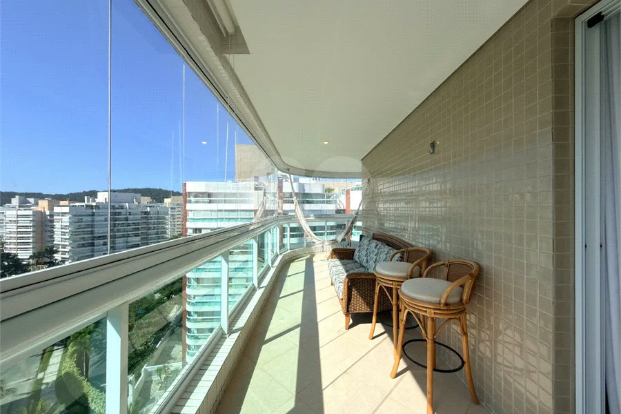 Apartamento à venda com 3 quartos, sendo 1 suíte,  em Riviera de São Lourenço, Bertioga, SP