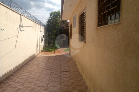Casa térrea para venda ou locação no Santa Felícia.