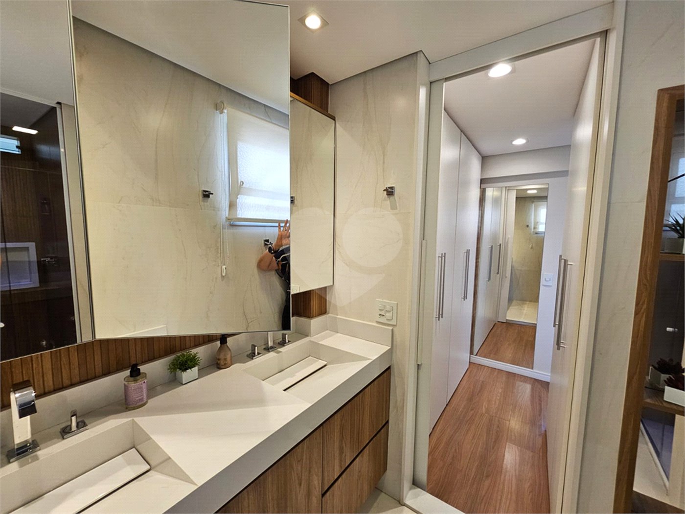 Apartamento à venda com 3 quartos, sendo 1 suíte, em Santo Amaro, São Paulo, SP