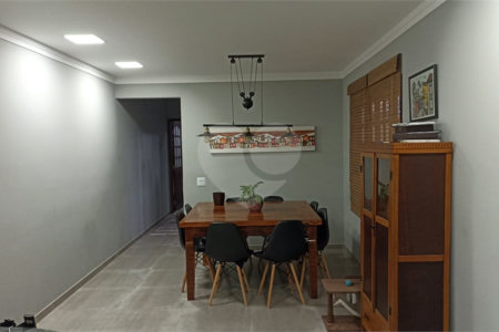 Sobrado à venda com 3 quartos, sendo 1 suíte, em Parque São George, Cotia, SP