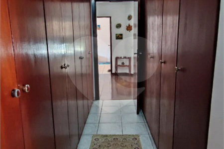 Sobrado à venda com 4 quartos, sendo 2 suítes, em Interlagos, São Paulo, SP