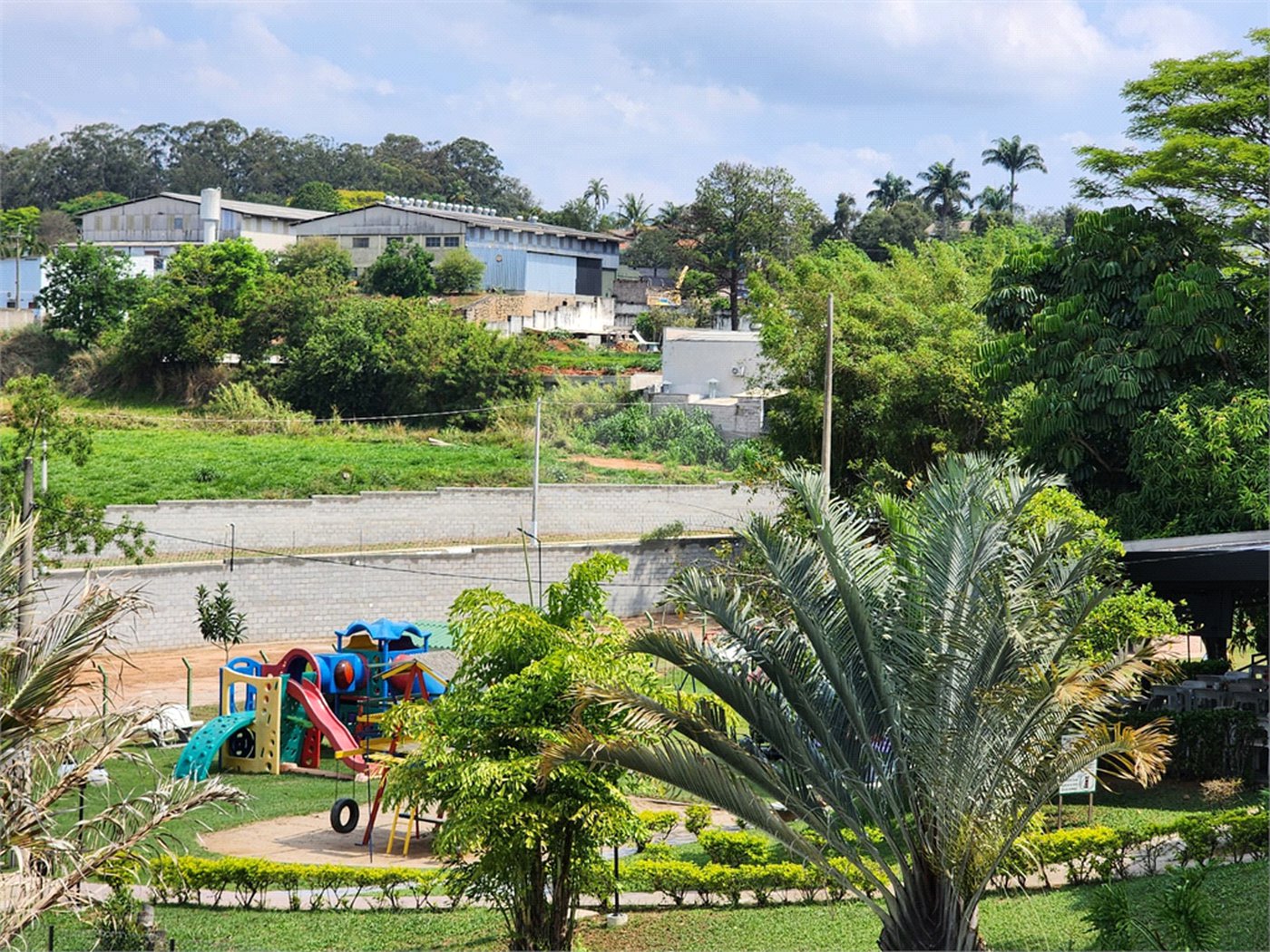 Casa à venda com 3 quartos, sendo 1 suíte,  no condomínio Vinhas da Vista Alegre - Lado Sede, Vinhedo - SP