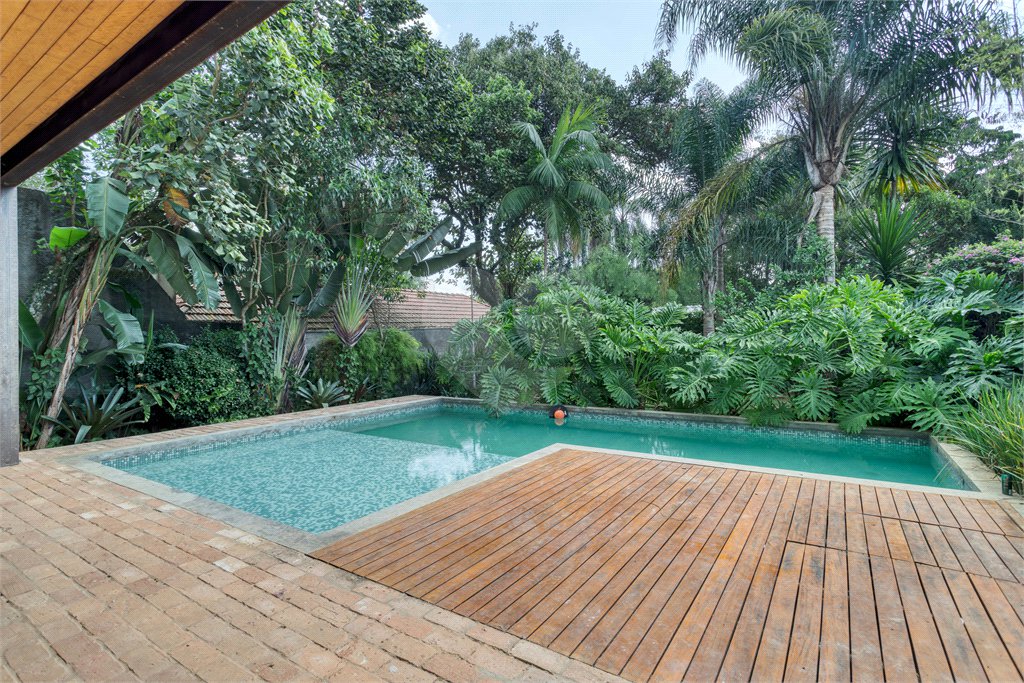 Sobrado à venda com 5 quartos, sendo 4 suítes, em Alto da Boa Vista, São Paulo, SP
