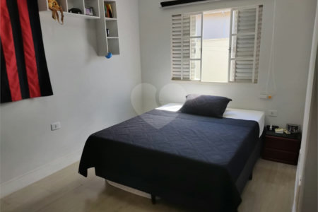 Casa à venda com 4 quartos, sendo 2 suítes, no condomínio Residencial Jardim das Palmeiras, Vinhedo - SP